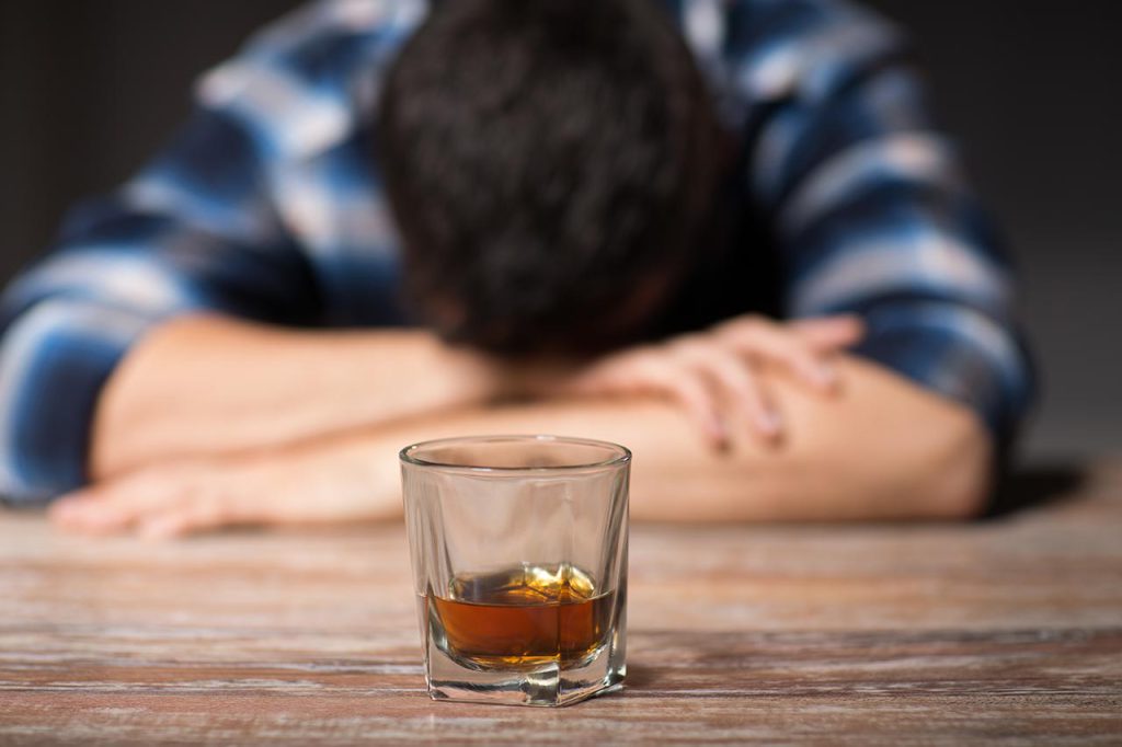 عوارض مصرف مشروبات الکلی در بدن 