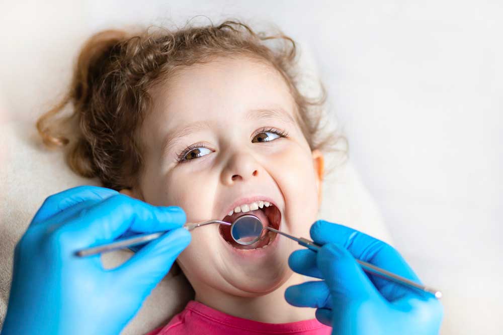 معاینه دندانپزشکی نوزاد