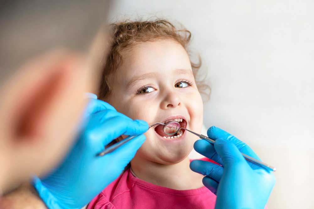 معاینه دندان‌ کودک