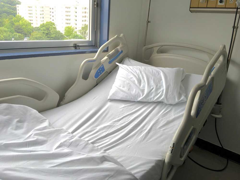 تخت‌ بیمارستانی